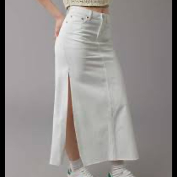 Elegant White Denim Skirt - Picture 1 of 4